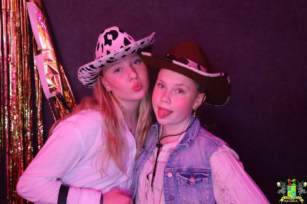 ../Images/Jeugd Opwarmbal Photobooth 226.jpg